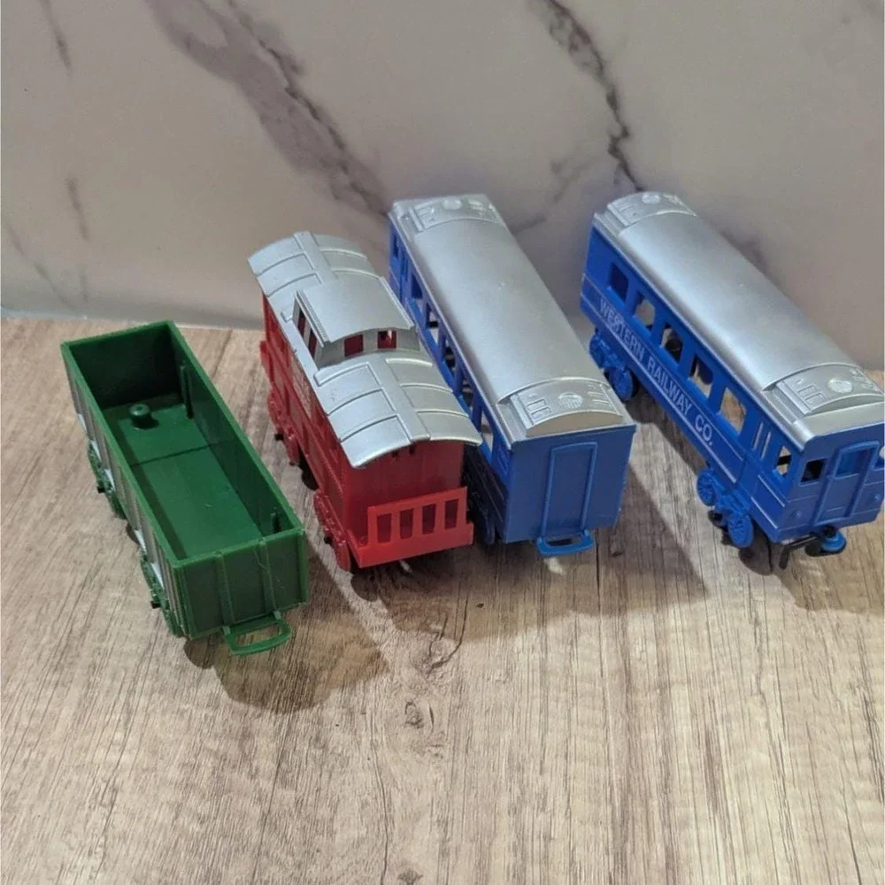 Vintage Style Plastic Toy Train Cars Santa Fe Express Western Railway Co 4pc Set